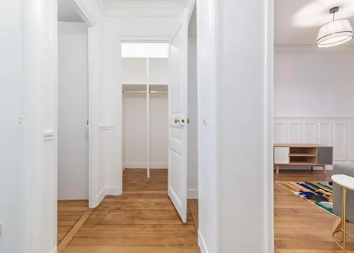 Bridgestreet - Opera Montmartre Paryż